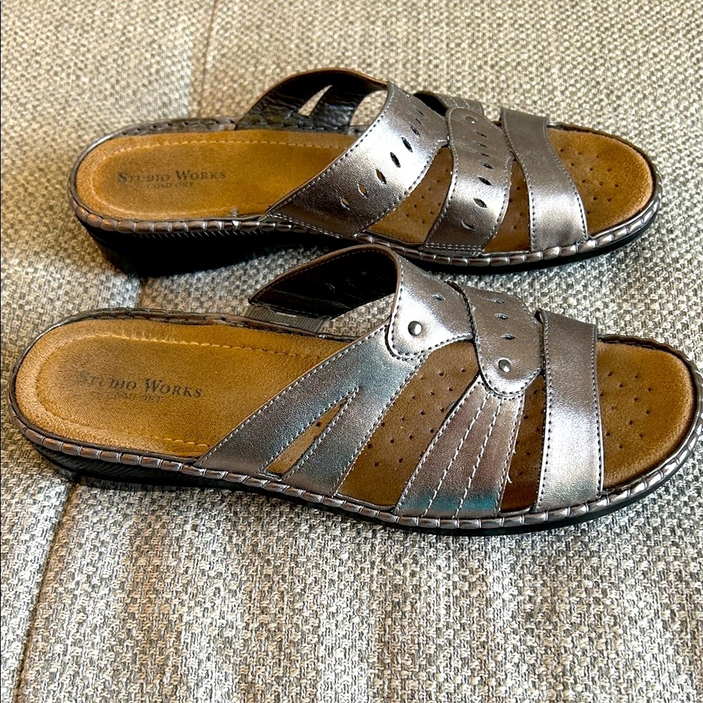 Studio Works Metallic Gray Slide Sandals, Size 10